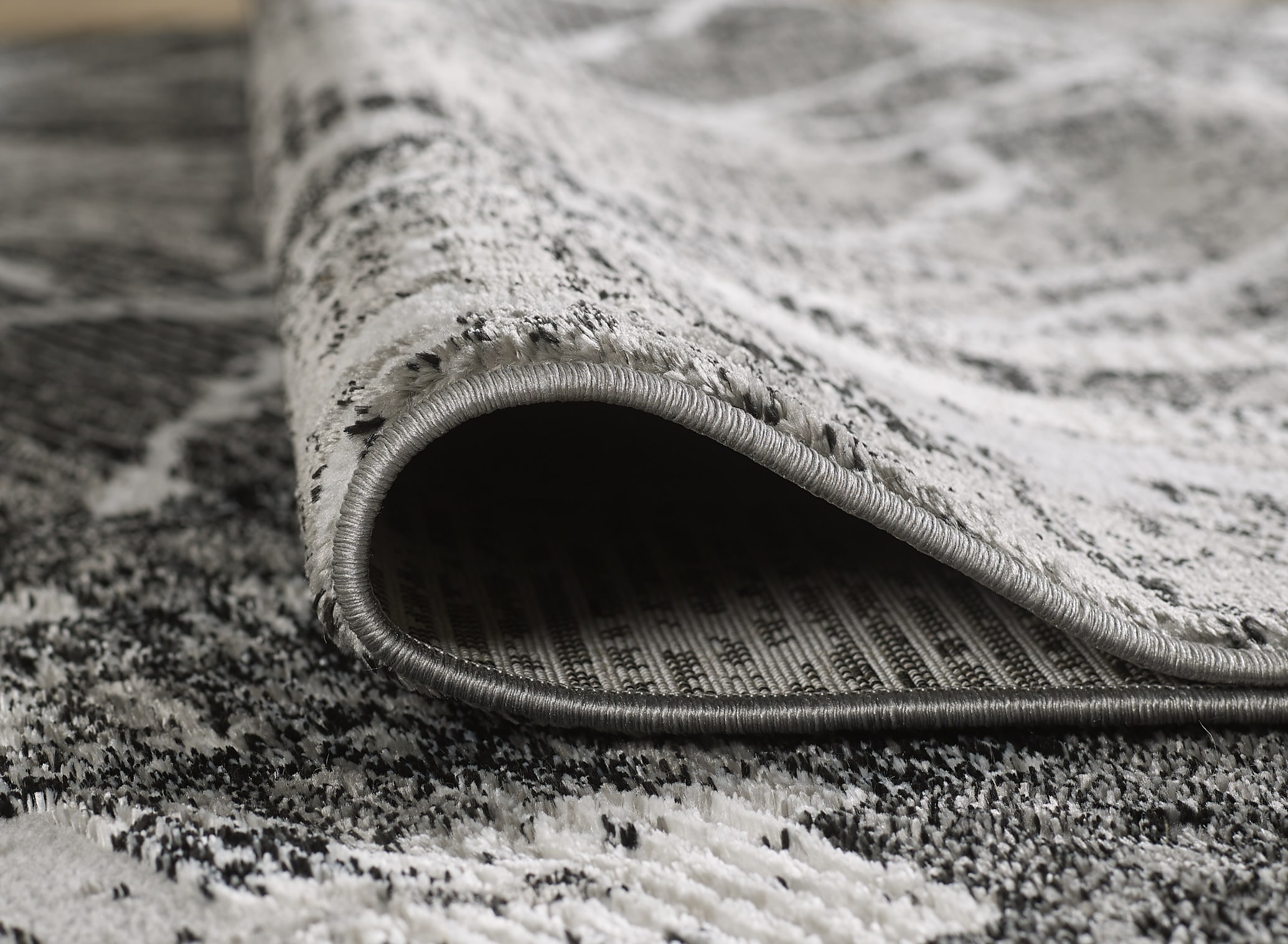 Alisa Rug - Dark Grey Black - Image 3